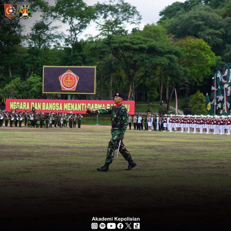 Panglima TNI Kapolri Memimpin Upacara Wisuda Prabhatar Pendidikan