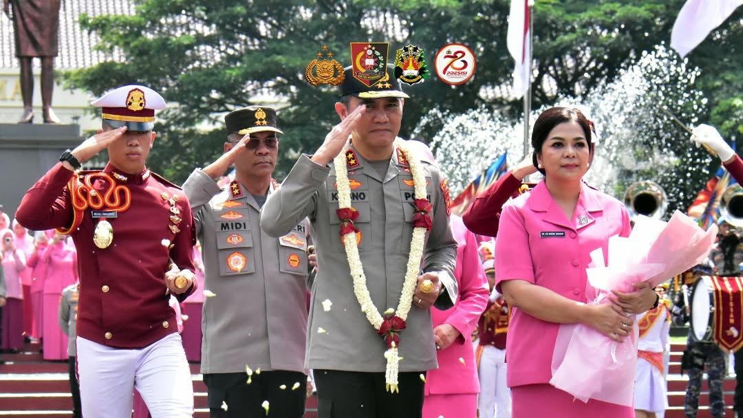 Akpol Gelar Tradisi Pelepasan Irjen Pol Krisno Siregar di Gerbang Tanggon Kosala (2) Akpol Gelar Tradisi Pelepasan Irjen Pol Krisno Siregar di Gerbang Tanggon Kosala